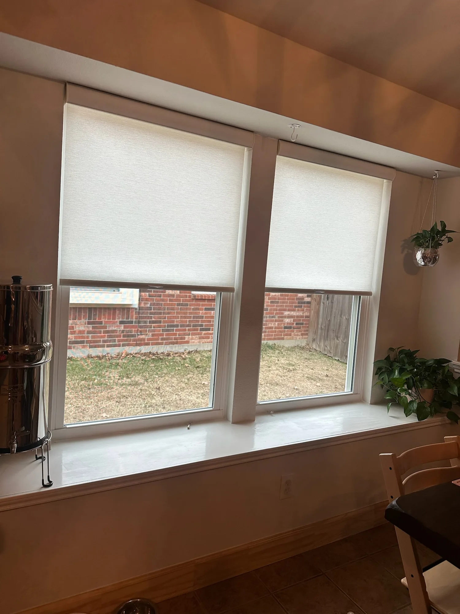 Why Choose Blinds & Shades Instead of Shower Curtains?
